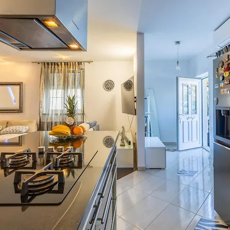 Apartman Near The - Moela 1 *