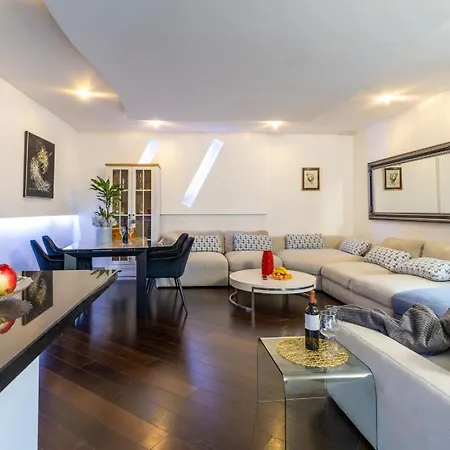 Moela 1 With Terrace Apartmán Umag